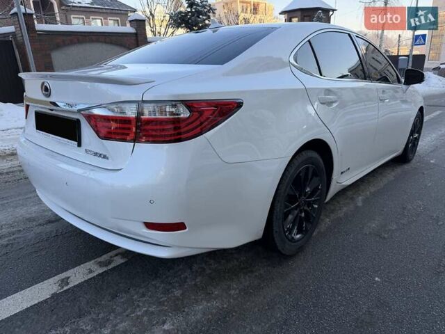 Белый Лексус ЕС, объемом двигателя 2.5 л и пробегом 187 тыс. км за 13900 $, фото 2 на Automoto.ua
