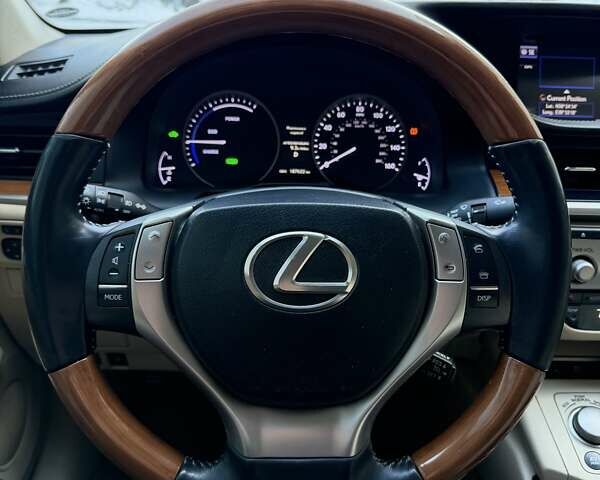 Белый Лексус ЕС, объемом двигателя 2.5 л и пробегом 187 тыс. км за 13900 $, фото 4 на Automoto.ua