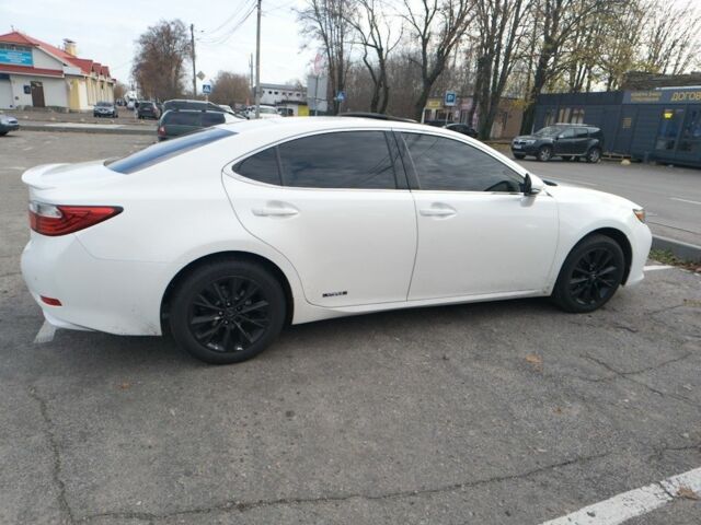 Белый Лексус ЕС, объемом двигателя 2 л и пробегом 160 тыс. км за 14300 $, фото 2 на Automoto.ua