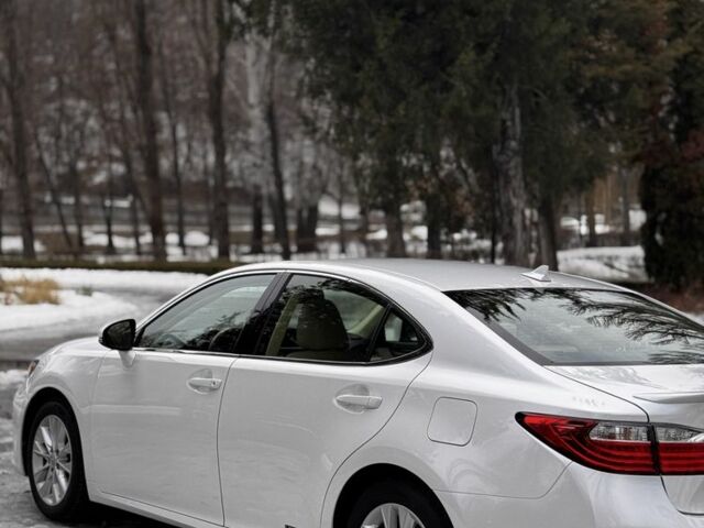 Белый Лексус ЕС, объемом двигателя 2.5 л и пробегом 80 тыс. км за 19800 $, фото 2 на Automoto.ua