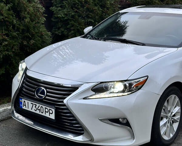Білий Лексус ЕС, об'ємом двигуна 2.49 л та пробігом 228 тис. км за 17300 $, фото 2 на Automoto.ua