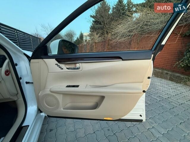 Белый Лексус ЕС, объемом двигателя 3.44 л и пробегом 189 тыс. км за 16800 $, фото 84 на Automoto.ua