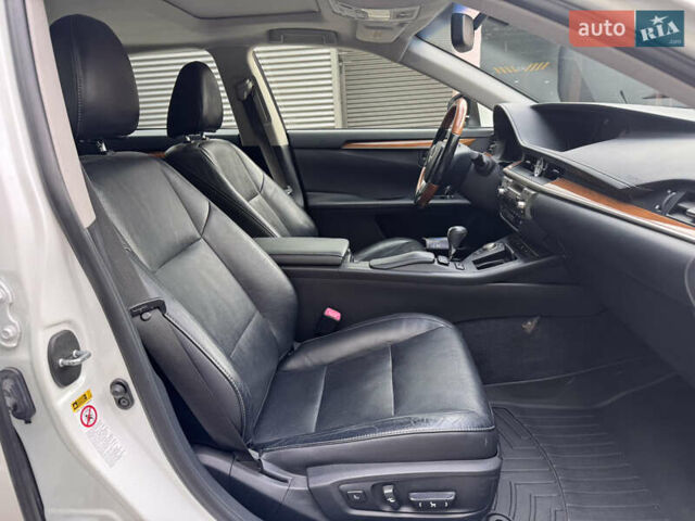 Білий Лексус ЕС, об'ємом двигуна 2.5 л та пробігом 185 тис. км за 16000 $, фото 34 на Automoto.ua