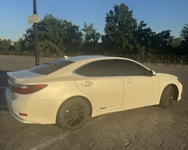 Белый Лексус ЕС, объемом двигателя 2.49 л и пробегом 362 тыс. км за 14700 $, фото 3 на Automoto.ua