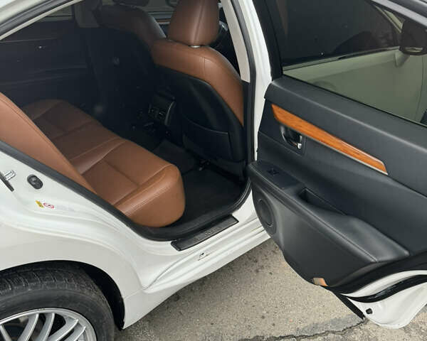 Белый Лексус ЕС, объемом двигателя 2.5 л и пробегом 190 тыс. км за 18500 $, фото 3 на Automoto.ua