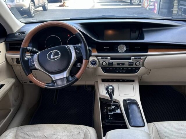 Белый Лексус ЕС, объемом двигателя 2.5 л и пробегом 183 тыс. км за 14999 $, фото 4 на Automoto.ua