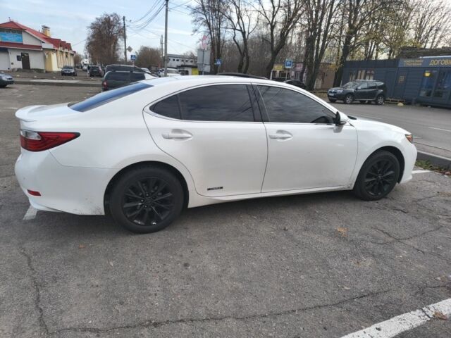 Белый Лексус ЕС, объемом двигателя 2 л и пробегом 160 тыс. км за 14300 $, фото 3 на Automoto.ua