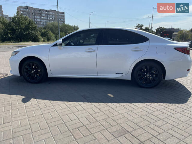 Белый Лексус ЕС, объемом двигателя 2.49 л и пробегом 247 тыс. км за 16700 $, фото 6 на Automoto.ua