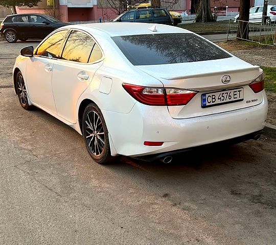 Белый Лексус ЕС, объемом двигателя 3.5 л и пробегом 320 тыс. км за 15500 $, фото 2 на Automoto.ua