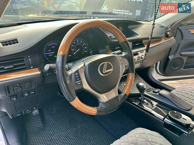 Белый Лексус ЕС, объемом двигателя 2.49 л и пробегом 167 тыс. км за 17500 $, фото 17 на Automoto.ua