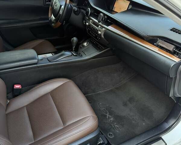 Белый Лексус ЕС, объемом двигателя 2.49 л и пробегом 215 тыс. км за 18750 $, фото 7 на Automoto.ua