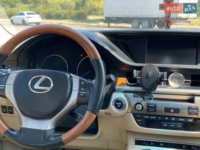 Белый Лексус ЕС, объемом двигателя 2.49 л и пробегом 247 тыс. км за 16700 $, фото 11 на Automoto.ua
