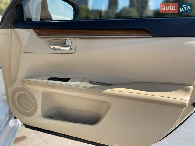 Белый Лексус ЕС, объемом двигателя 2.49 л и пробегом 247 тыс. км за 16700 $, фото 17 на Automoto.ua