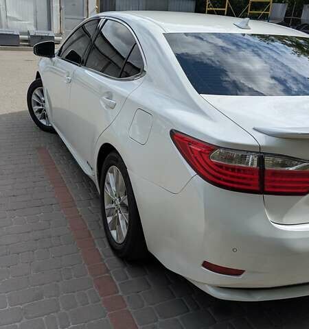 Белый Лексус ЕС, объемом двигателя 2.49 л и пробегом 188 тыс. км за 16500 $, фото 3 на Automoto.ua