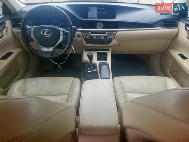 Белый Лексус ЕС, объемом двигателя 3.44 л и пробегом 150 тыс. км за 3200 $, фото 6 на Automoto.ua