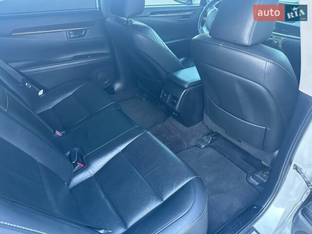 Белый Лексус ЕС, объемом двигателя 3.44 л и пробегом 170 тыс. км за 20000 $, фото 13 на Automoto.ua