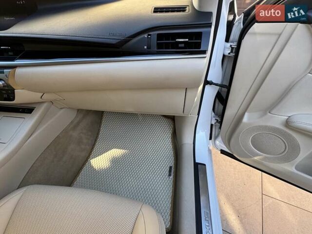 Белый Лексус ЕС, объемом двигателя 2.49 л и пробегом 123 тыс. км за 22300 $, фото 7 на Automoto.ua