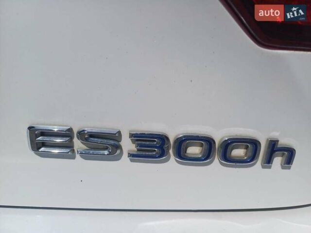 Белый Лексус ЕС, объемом двигателя 2.49 л и пробегом 127 тыс. км за 19899 $, фото 1 на Automoto.ua