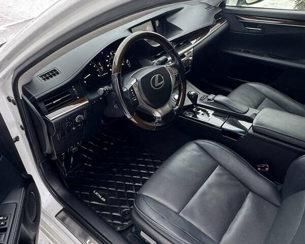 Белый Лексус ЕС, объемом двигателя 3.46 л и пробегом 158 тыс. км за 23000 $, фото 12 на Automoto.ua