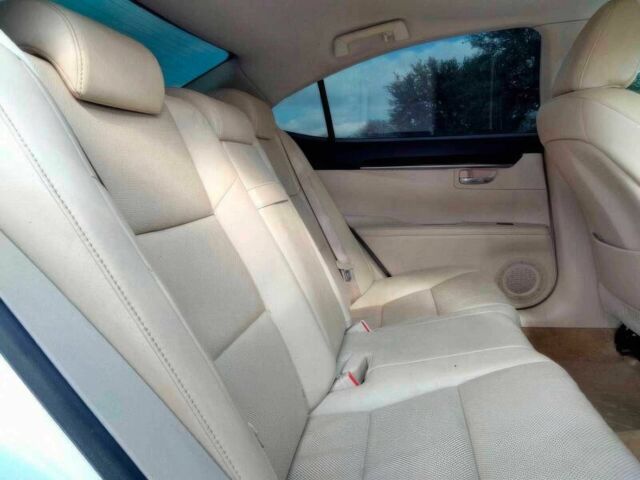 Белый Лексус ЕС, объемом двигателя 3.5 л и пробегом 73 тыс. км за 5500 $, фото 10 на Automoto.ua