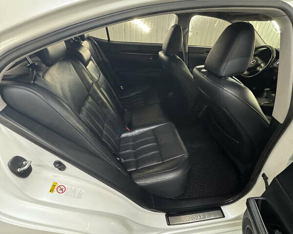 Білий Лексус ЕС, об'ємом двигуна 2.5 л та пробігом 175 тис. км за 22500 $, фото 5 на Automoto.ua