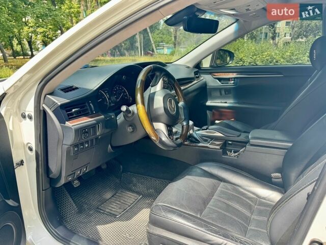 Білий Лексус ЕС, об'ємом двигуна 3.46 л та пробігом 145 тис. км за 25000 $, фото 6 на Automoto.ua