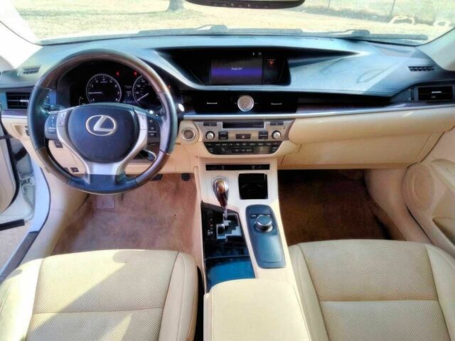 Белый Лексус ЕС, объемом двигателя 3.5 л и пробегом 73 тыс. км за 5500 $, фото 8 на Automoto.ua