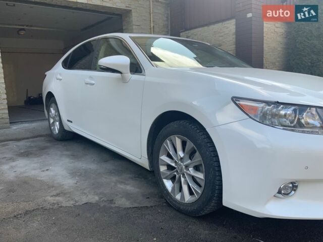 Белый Лексус ЕС, объемом двигателя 2.49 л и пробегом 134 тыс. км за 19800 $, фото 2 на Automoto.ua