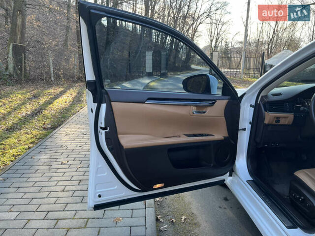 Белый Лексус ЕС, объемом двигателя 3.5 л и пробегом 75 тыс. км за 22800 $, фото 20 на Automoto.ua