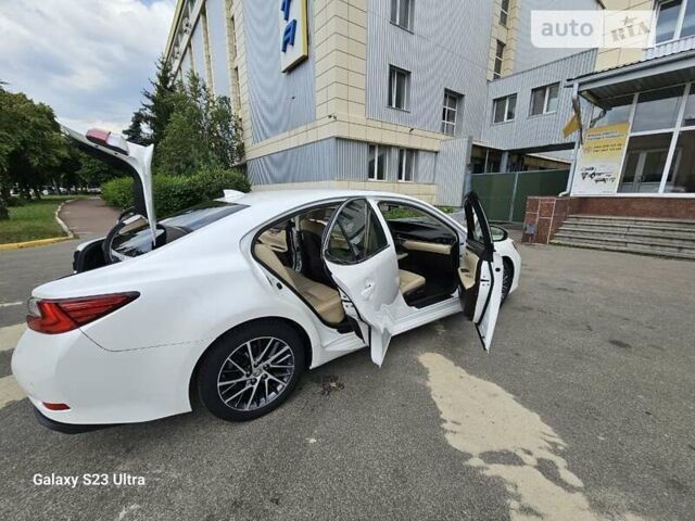 Белый Лексус ЕС, объемом двигателя 3.46 л и пробегом 200 тыс. км за 21999 $, фото 18 на Automoto.ua