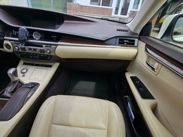 Белый Лексус ЕС, объемом двигателя 3.46 л и пробегом 200 тыс. км за 21999 $, фото 19 на Automoto.ua