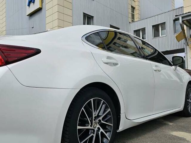 Белый Лексус ЕС, объемом двигателя 3.46 л и пробегом 200 тыс. км за 21999 $, фото 6 на Automoto.ua