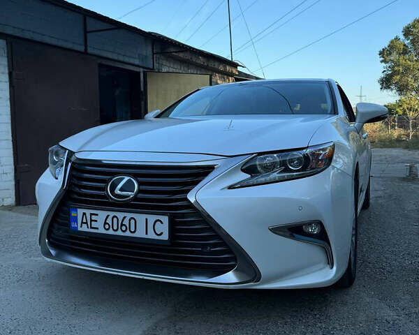 Белый Лексус ЕС, объемом двигателя 0 л и пробегом 145 тыс. км за 28500 $, фото 6 на Automoto.ua