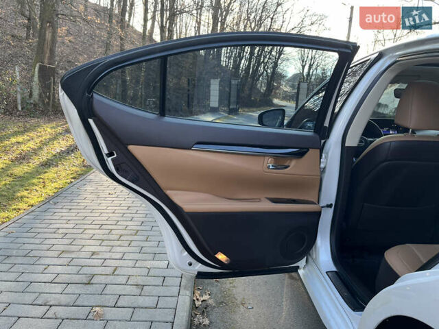 Белый Лексус ЕС, объемом двигателя 3.5 л и пробегом 75 тыс. км за 22800 $, фото 19 на Automoto.ua