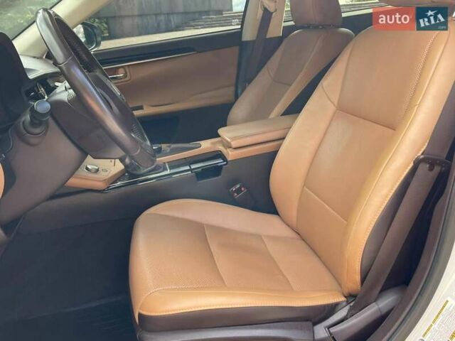 Белый Лексус ЕС, объемом двигателя 3.46 л и пробегом 137 тыс. км за 20700 $, фото 10 на Automoto.ua