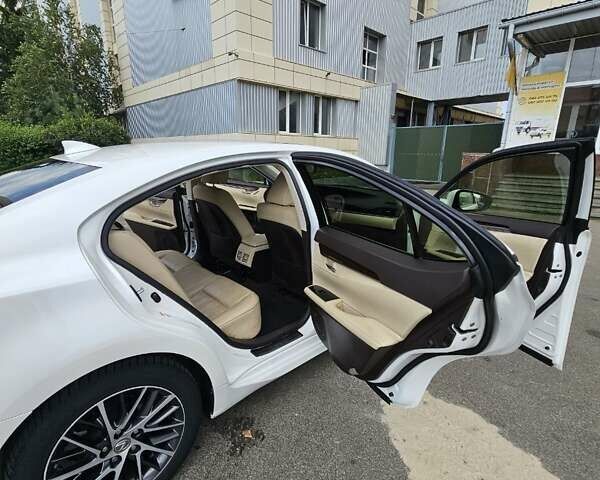 Белый Лексус ЕС, объемом двигателя 3.46 л и пробегом 200 тыс. км за 21999 $, фото 13 на Automoto.ua