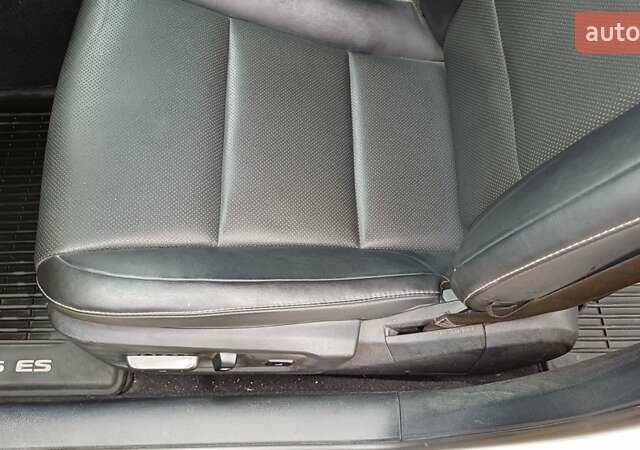 Белый Лексус ЕС, объемом двигателя 2.5 л и пробегом 127 тыс. км за 25000 $, фото 11 на Automoto.ua