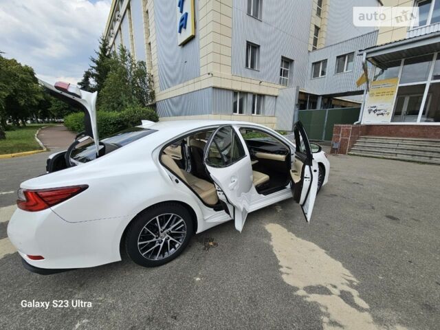 Белый Лексус ЕС, объемом двигателя 3.46 л и пробегом 200 тыс. км за 21999 $, фото 17 на Automoto.ua