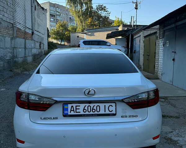 Белый Лексус ЕС, объемом двигателя 0 л и пробегом 145 тыс. км за 28500 $, фото 3 на Automoto.ua