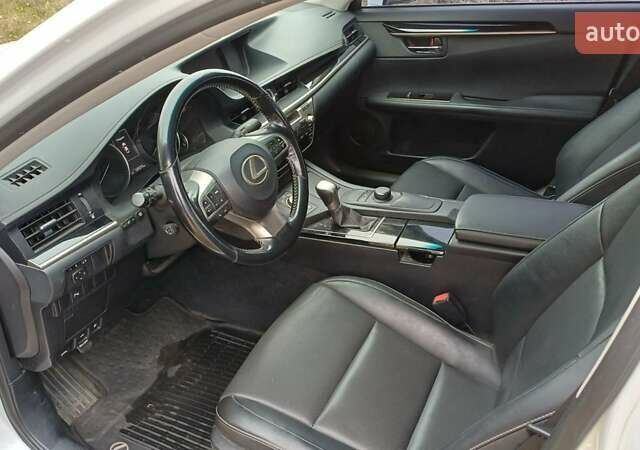 Белый Лексус ЕС, объемом двигателя 2.5 л и пробегом 127 тыс. км за 25000 $, фото 1 на Automoto.ua