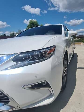 Белый Лексус ЕС, объемом двигателя 2.49 л и пробегом 82 тыс. км за 28800 $, фото 2 на Automoto.ua