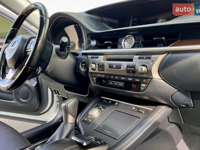 Белый Лексус ЕС, объемом двигателя 2.49 л и пробегом 125 тыс. км за 24000 $, фото 19 на Automoto.ua