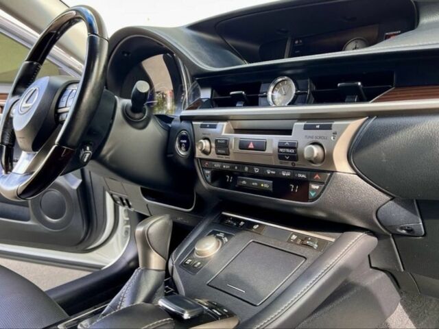 Білий Лексус ЕС, об'ємом двигуна 2.5 л та пробігом 158 тис. км за 24000 $, фото 5 на Automoto.ua