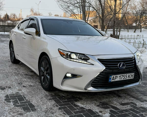 Белый Лексус ЕС, объемом двигателя 2.49 л и пробегом 125 тыс. км за 24000 $, фото 4 на Automoto.ua