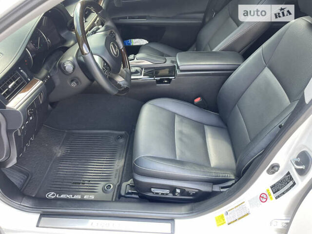 Білий Лексус ЕС, об'ємом двигуна 3.5 л та пробігом 77 тис. км за 28600 $, фото 34 на Automoto.ua