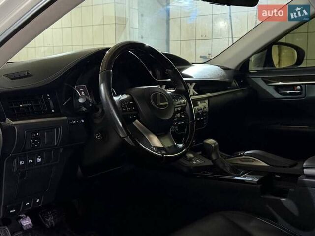 Белый Лексус ЕС, объемом двигателя 2.5 л и пробегом 150 тыс. км за 22900 $, фото 6 на Automoto.ua