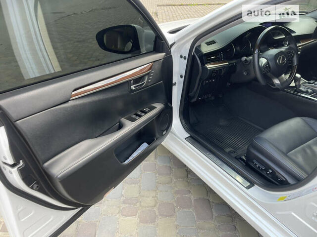 Білий Лексус ЕС, об'ємом двигуна 3.5 л та пробігом 77 тис. км за 28600 $, фото 31 на Automoto.ua