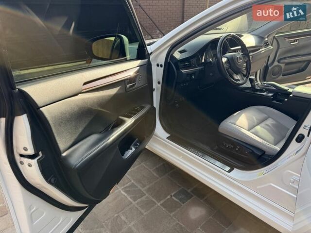 Белый Лексус ЕС, объемом двигателя 3.5 л и пробегом 175 тыс. км за 23400 $, фото 46 на Automoto.ua