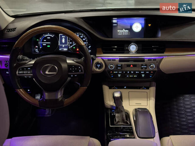 Белый Лексус ЕС, объемом двигателя 2.5 л и пробегом 100 тыс. км за 29700 $, фото 23 на Automoto.ua