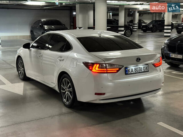 Белый Лексус ЕС, объемом двигателя 2.5 л и пробегом 100 тыс. км за 29700 $, фото 3 на Automoto.ua